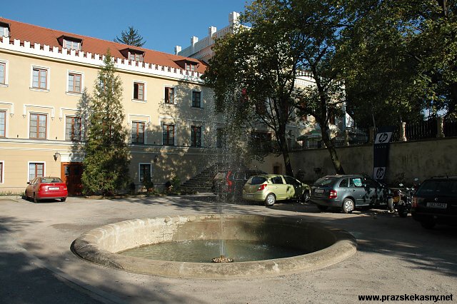 Fontána před hotelem Chateau St. Havel