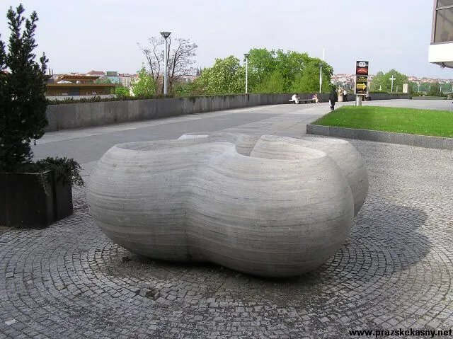 Prameník na západní straně Kongresového centra