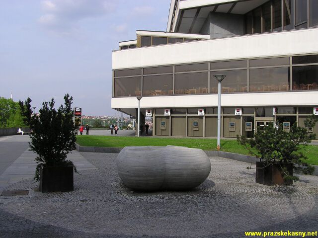 Prameník na západní straně Kongresového centra