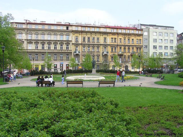 Bazén s vodotryskem na Arbesově
