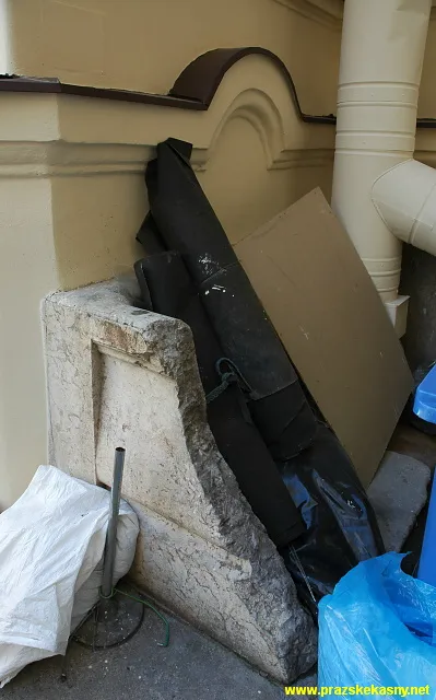 Zbytky kašny v Daňkově paláci