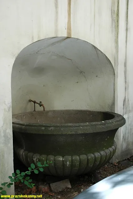 Kašna ve dvoře domu