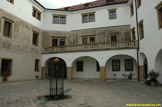 Fontána na nádvoří Martinického paláce