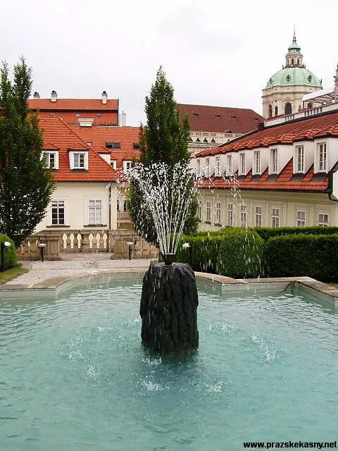 Kašna na zahradní terase Vratislavského paláce