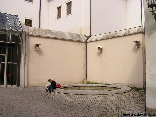Fontána na dvoře u Betlémské kaple