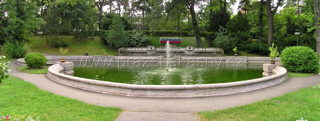 Velká fontána v zahradě ruského velvyslanectví