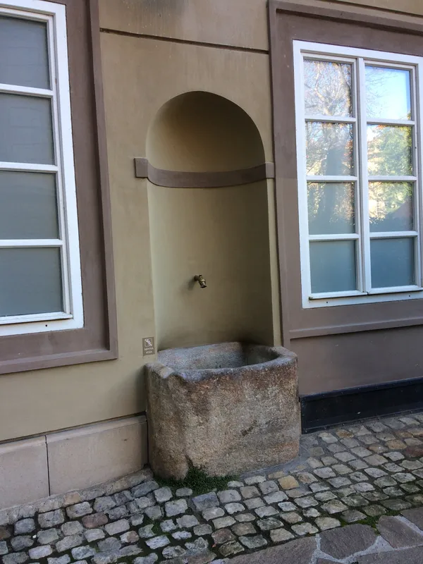 Bývalá kašna na dvoře Kolowratského paláce