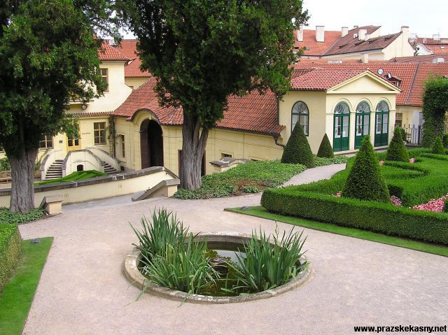 Fontána ve Vrtbovské zahradě
