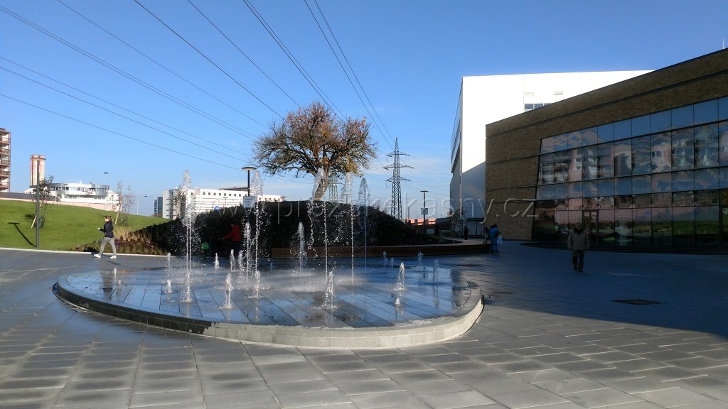 Fontána před OC Westfield Chodov
