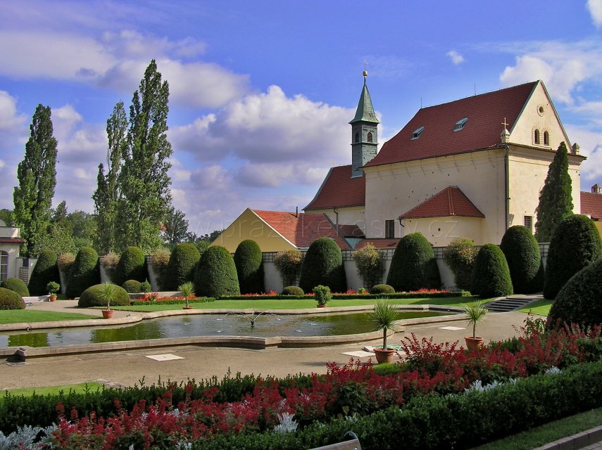 Velká fontána v zahradě Černínského paláce