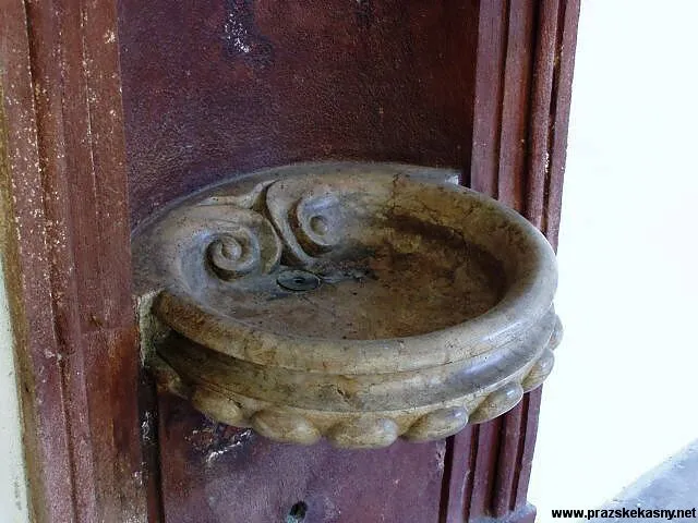 Lavabo v nice v bývalém Vlašském špitálu
