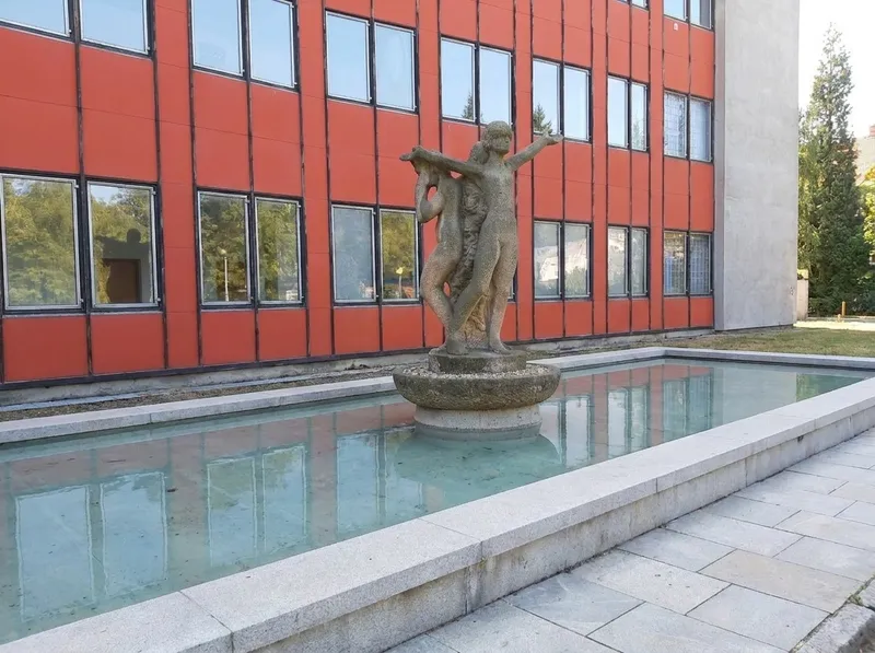 Pokus o rekonstrukci původního stavu (AI)