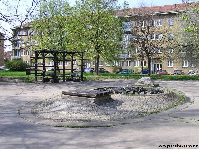Pergola se skalkou a vodotryskem