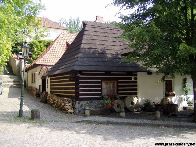 Tři kamenné kašny u Romantik hotelu U raka