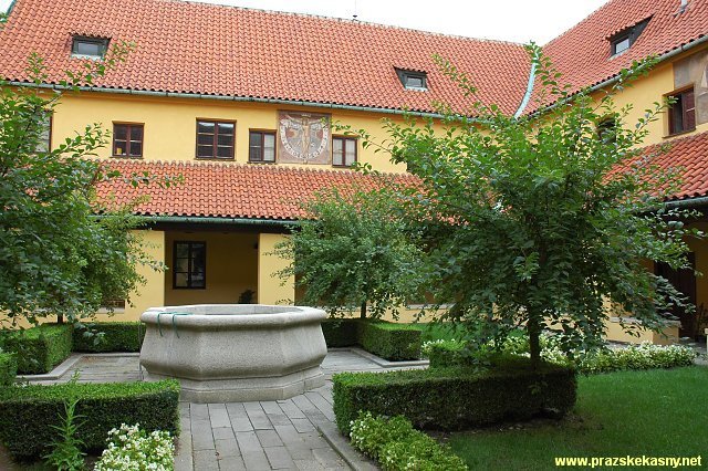 Kašna ve dvoře kláštera kapucínů