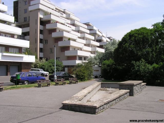 Betonová fontána na sídlišti