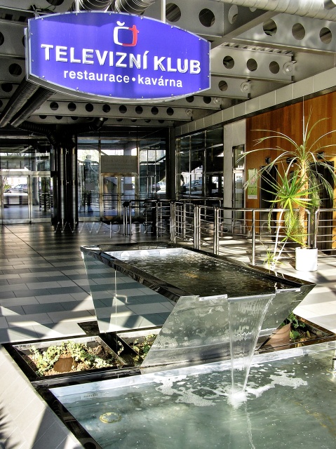 Fontána v Objektu producentských center (tzv. Rohlík), areál ČT