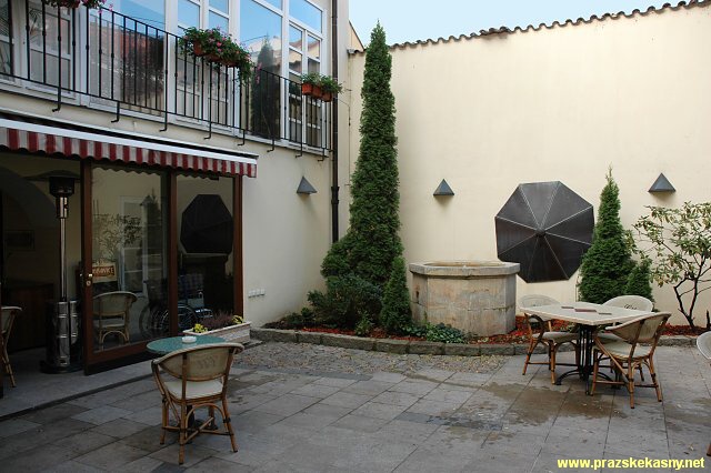 Kašna ve dvoře hotelu Casa Marcello