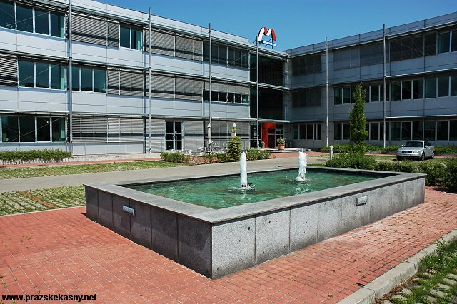 Fontána na parkovišti firmy Mediaprint & Kapa