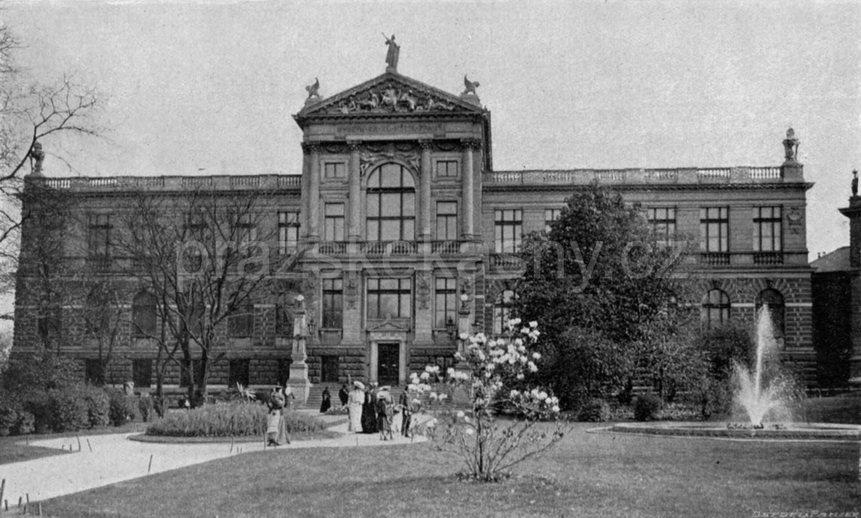 fotografie z publikace Praha moderní i historická ve 250 obrazech