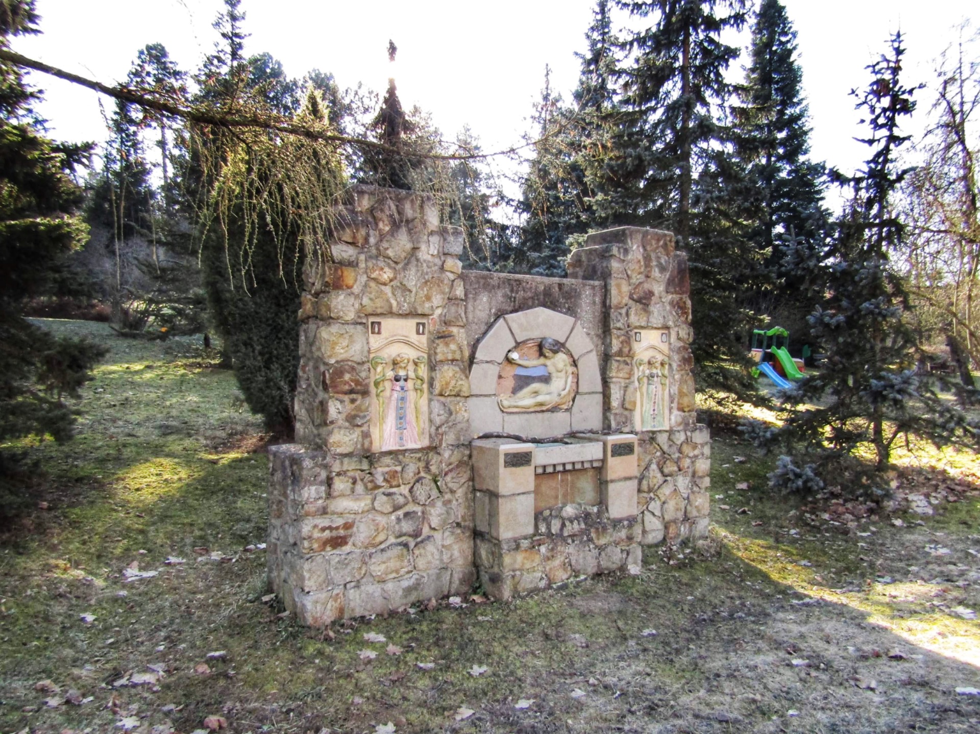 Kašna v parku při Šimsově sanatoriu