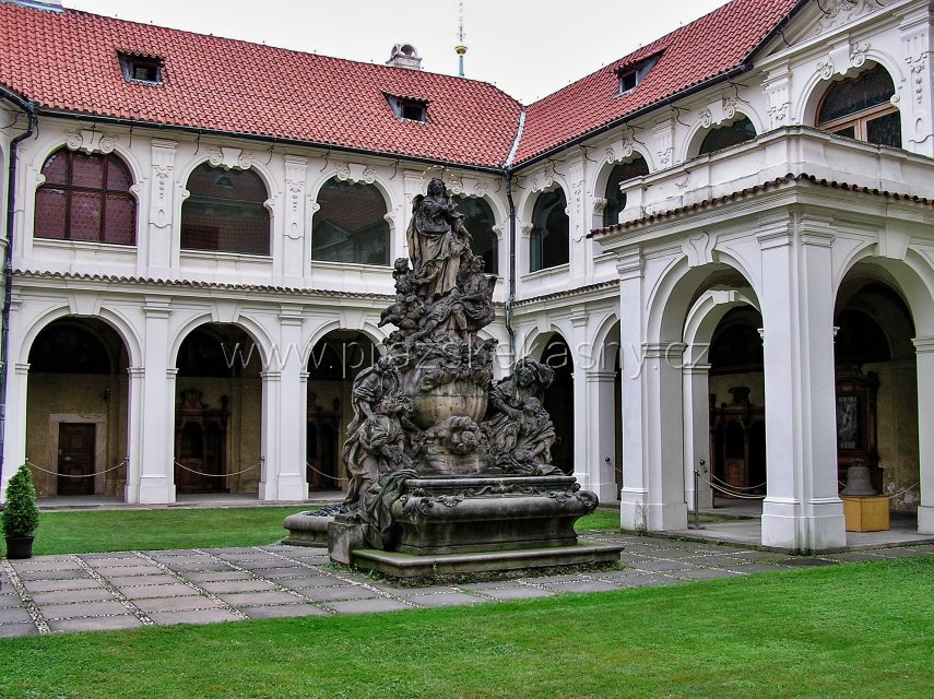 Dvě kašny v Loretě