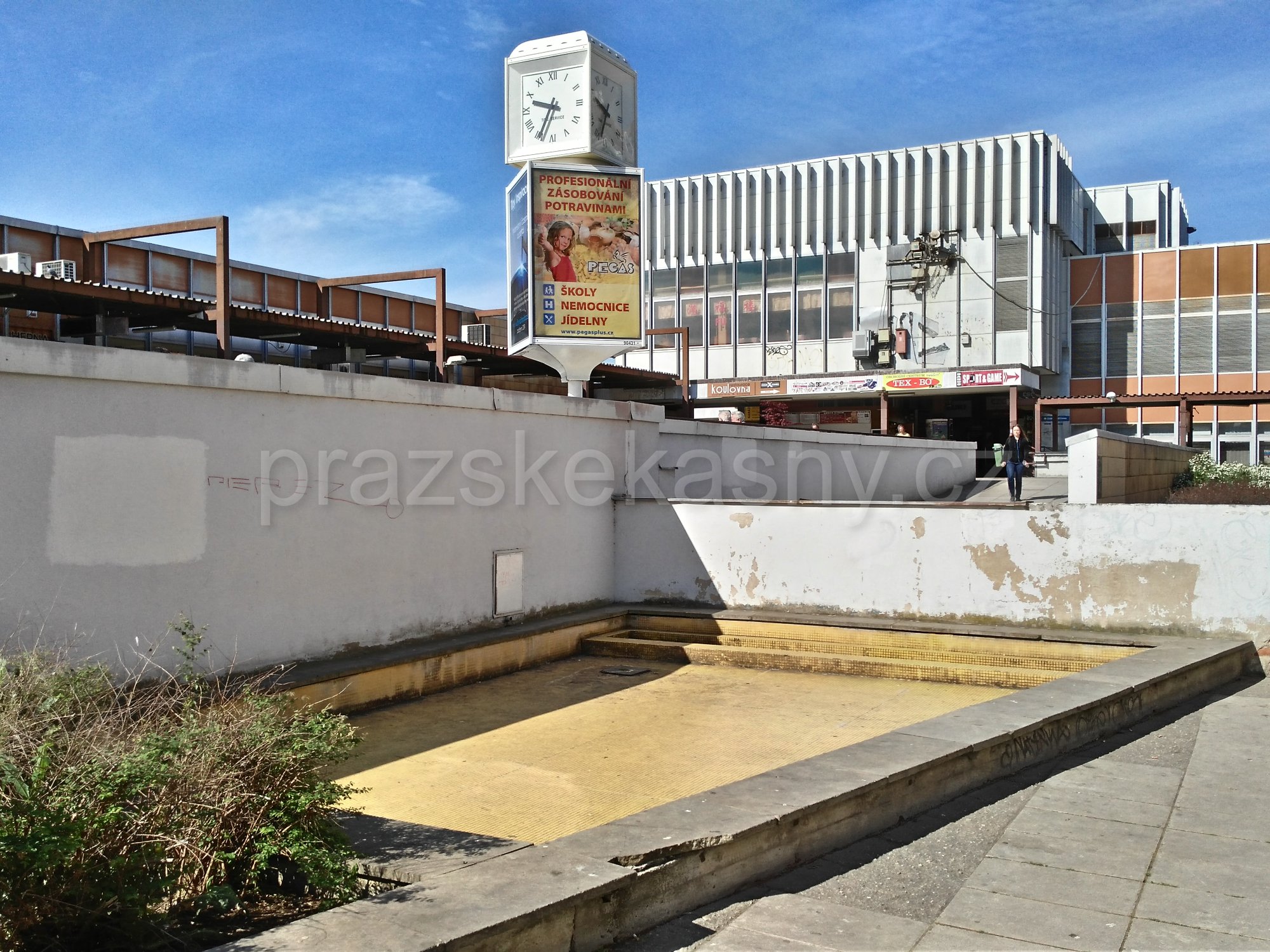 Fontána u stanice metra Háje