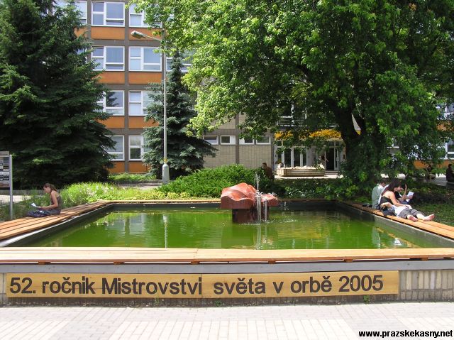 Fontána u České zemědělské univerzity