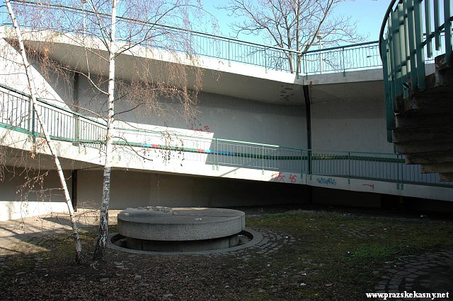Fontána při křižovatce Vychovatelna