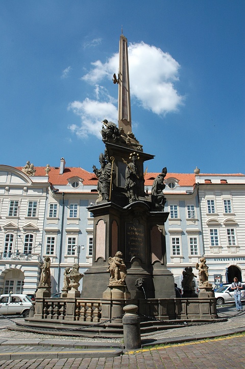 Morový sloup s kašnou