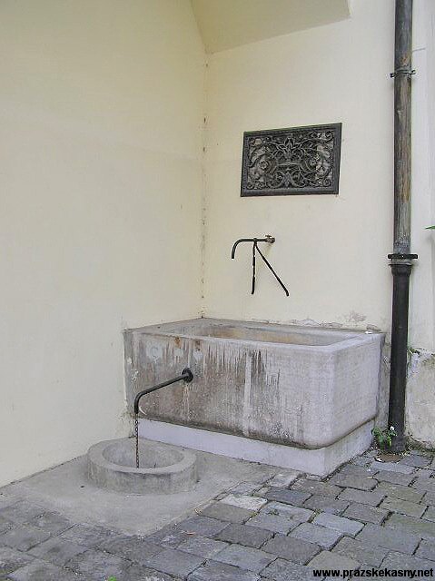 Kašna v Arcibiskupském paláci