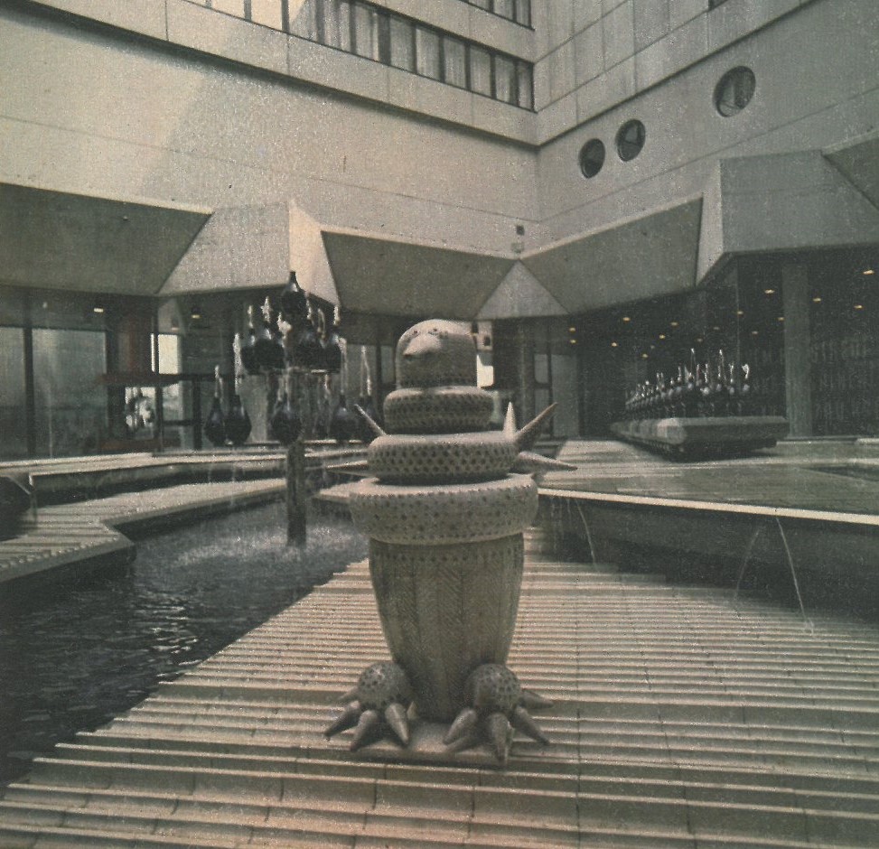fotografie z publikace RADA, Pravoslav. Pravoslav Rada: keramick\u00e1 plastika. [\u010cesko]: Pravoslav Rada, 2003