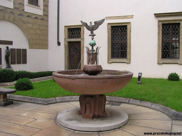 Kašna ve dvoře Tyršova domu