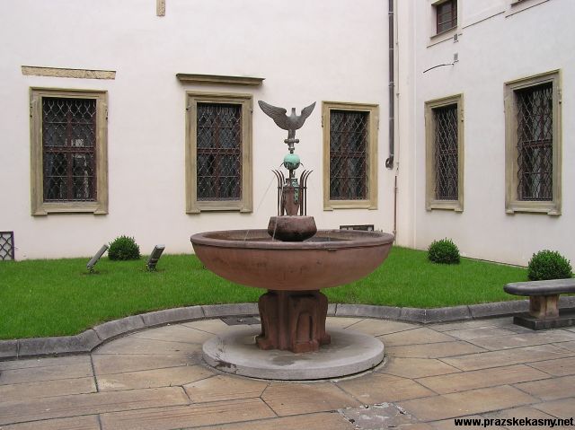 Kašna ve dvoře Tyršova domu