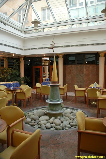 Interiérová fontána v restauraci hotelu Royal Galerie