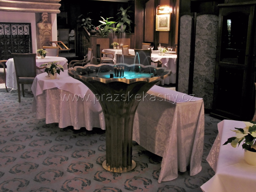 Interiérová fontánka v restaurantu Hotelu Palace