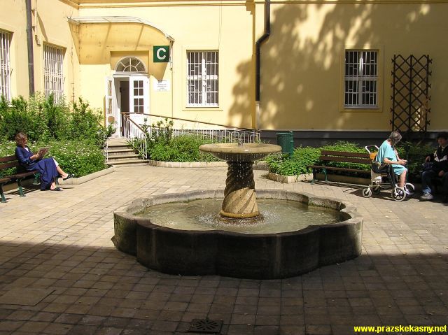 Kašna ve dvoře nemocnice