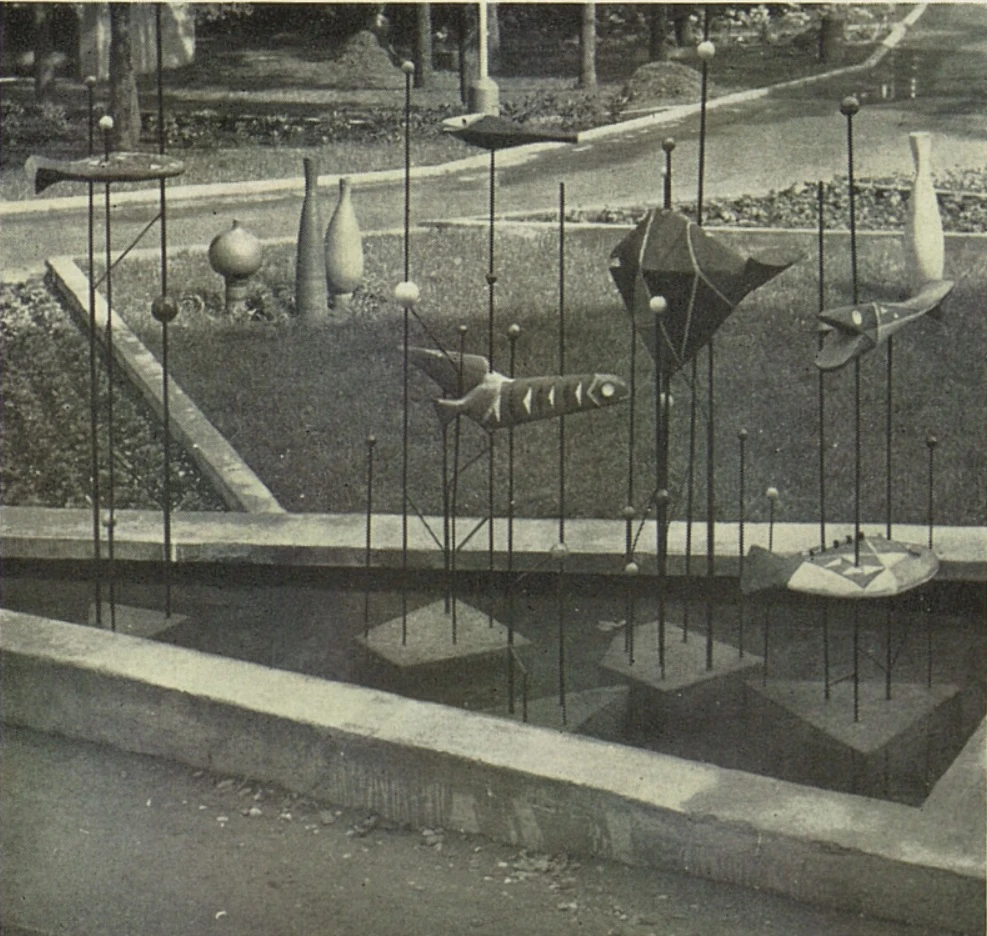fontána "Ryby" (zdroj: Tvar: časopis Ústředí lidové a umělecké výroby. Praha: Ústředí lidové a umělecké výroby, 1960(9-10), s. 274.)